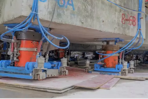 VIDEO. Chinezii au mutat o clădire istorică de 7.600 de tone montându-i 200 de ”picioare” robotice. S-a deplasat precum oamenii