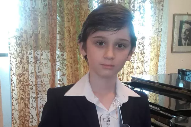 [Excelență la 14 ani] Valențiu Grigorescu, pianist cu vise mari, își găsește împlinirea în muzică (Publicitate)