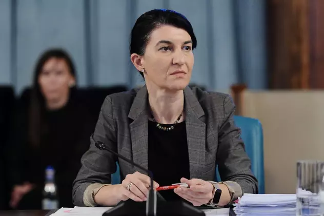 VIDEO INTERVIU Ministrul Violeta Alexandru explică de ce figura pe ambele liste pentru Parlament, deși legea interzice