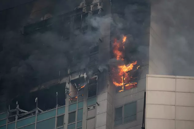 VIDEO | Incendiu puternic în Coreea de Sud. Un zgârie-nori a ars ca o torță, iar zeci de persoane au ajuns la spital