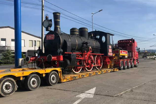 O locomotivă cu aburi din Dej, recuzită în filmul  “Ocolul Pamântului în 80 de zile”. Colosul de 40 de tone a plecat spre București