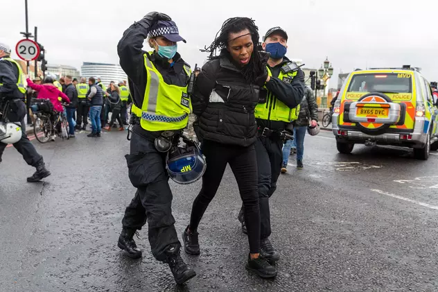 Cel puțin zece persoane au fost arestate la Londra, în timpul unui protest anti-lockdown