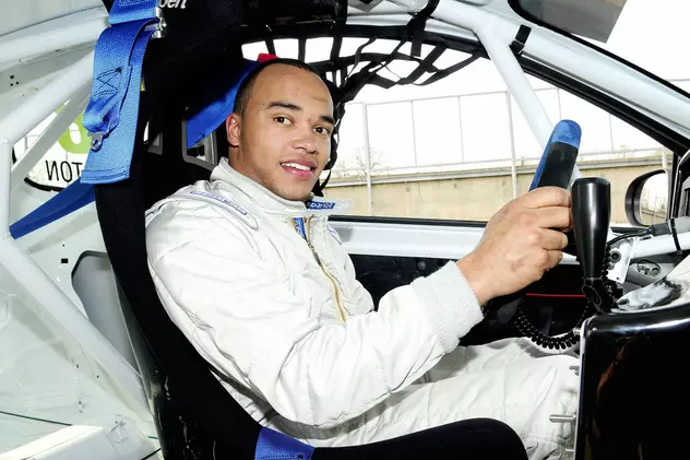 Povestea emoționantă a fratelui lui Lewis Hamilton. Cum a devenit Nicolas pilot de curse, deși suferă de o boală gravă