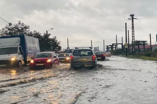 VIDEO | Furtuni puternice și grindină în Satu Mare. Străzi inundate și trafic blocat în Timișoara
