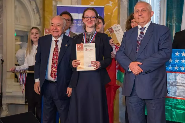 Ana Florescu-Ciobotaru este multiplă laureată olimpică internațională la chimie (Scoala9)