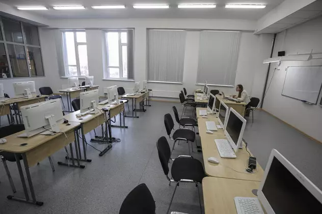 Studenții vor preda în locul învățătorilor în vârstă la școlile din Moscova. De ce s-a luat această măsură