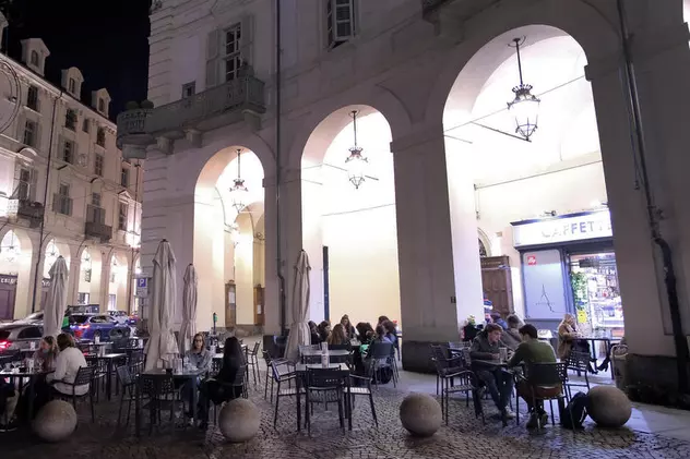 Un barman din Italia a descoperit metoda prin care poate ocoli restricțiile privind ora de închidere a localurilor