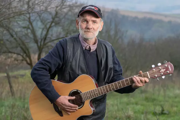 VIDEO | Povestea incredibilă a lui Vasile Leva, care a compus legendara piesă folk „Străinul”: „Am vrut să mă sinucid de 9 ori. Poezia și muzica m-au salvat”