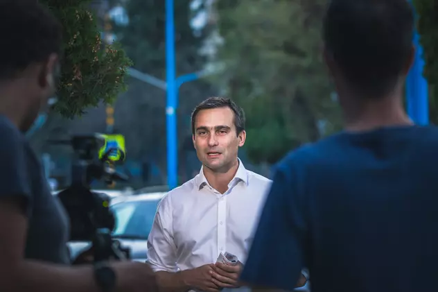 Primarul Brașovului, acuzat că a mințit în CV. Profesor universitar: “Cum să spui că eşti absolvent când ai fost exmatriculat?”