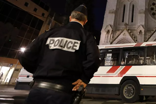Atac într-o secție de poliție, în Franța. O polițistă a fost înjunghiată mortal