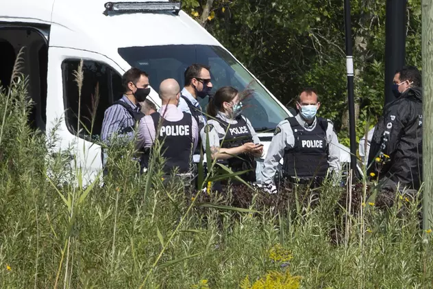 Atac armat în Quebec. Un bărbat îmbrăcat în haine medievale a înjunghiat mortal 2 oameni și a rănit alți 5