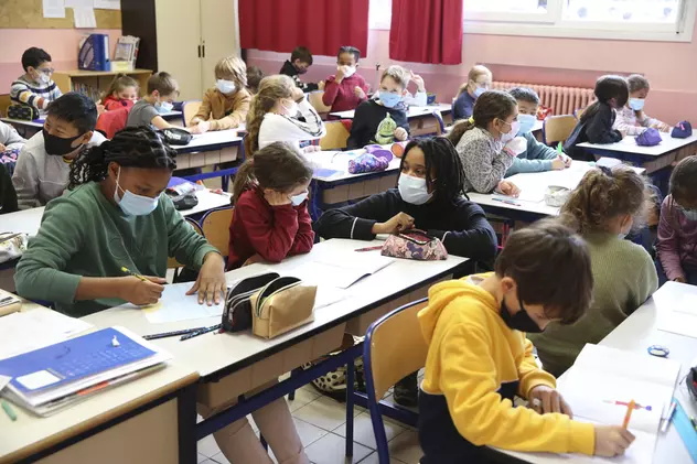 Ce reguli au și cum explică Franţa, Grecia, Italia sau Slovacia faptul că au lăsat școlile deschise