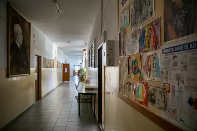 Fără elevi pe holuri, şcoala din Măgura seamănă cu un muzeu