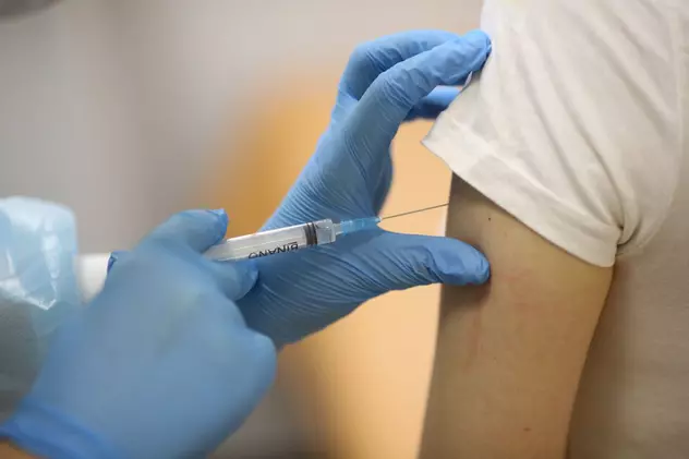 VIDEO Pfizer: Primele date arată că vaccinul COVID este eficient în proporție de 90%. ”Este o zi mare pentru omenire”