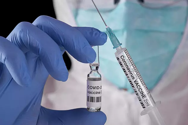 Vaccinurile de coronavirus declanșează cursa pentru gheață carbonică. Ce alte impedimente mai sunt în calea imunizării populației