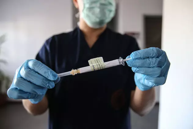 Pfizer anunță că vaccinul împotriva COVID este eficient în proporție de 90%. Comisia Europeană va cumpăra “până la 300 de milioane de doze”