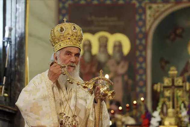 Patriarhul Bisericii Ortodoxe sârbe, mort de COVID la trei săptămâni după ce a oficiat funeraliile cu sicriul deschis ale Mitropolitului Muntenegrului, ucis tot de virus
