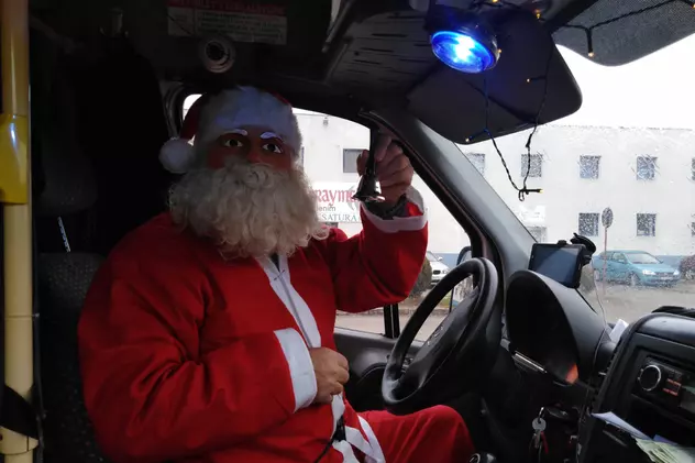 Șoferul lui Moș Crăciun a fost amendat de polițiștii din Giurgiu. Care este motivul