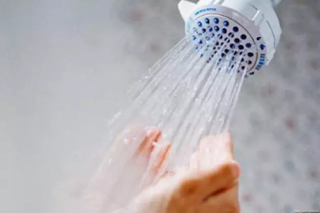 VIDEO Criza apei calde din Capitală a dat naștere unui nou tip de afacere: rezervare la hotel pentru un duș