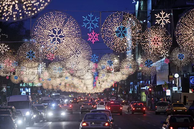 Când se aprind luminițele de Crăciun în București: Primăria Capitalei păstrează suspansul
