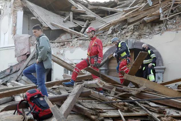VIDEO | Imagini cu un puternic impact emoțional. Un băiețel a fost scos teafăr de sub dărâmături după cutremurul din Croația