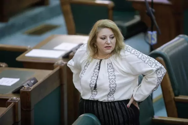 Diana Șoșoacă, noi reacții în scandalul adeverinței care o scutește de purtarea măștii. „Mă voi duce mai departe în instanță”