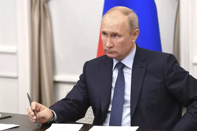 Vladimir Putin a ordonat vaccinarea în masă a populației începând de luni. 1 milion de persoane vaccinate deja în Rusia