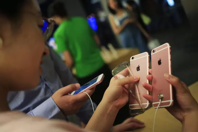Compania Apple, dată în judecată în Europa pentru că încetinește funcțiile telefoanelor iPhone