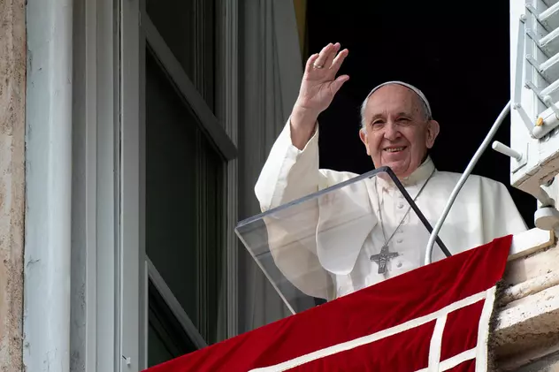 Papa Francisc, implicat într-un nou scandal pe Instagram. Al doilea model care susține că a primit „like” de la Suveranul Pontif