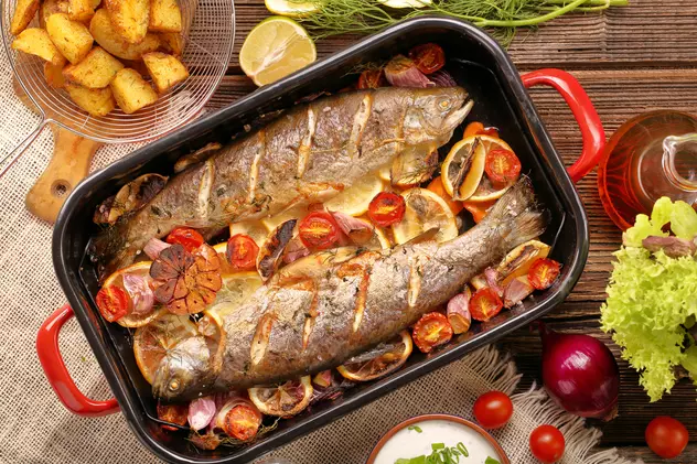 Pește la cuptor - 5 rețete ușoare de pregătit acasă pentru masa de sărbători