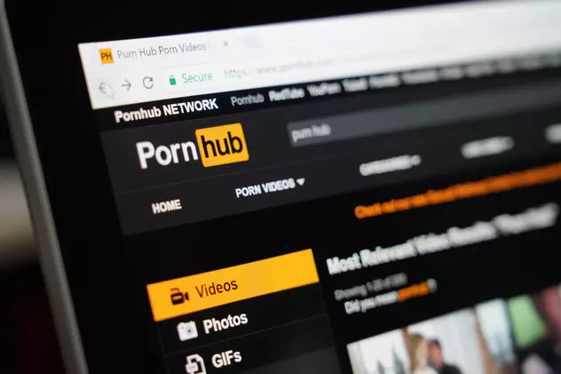 34 de femei au dat în judecată Pornhub pentru publicarea unor videoclipuri cu abuzuri sexuale