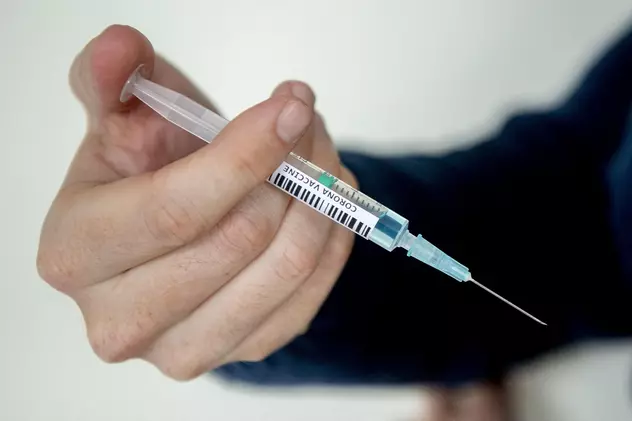 Autoritățile române: Cum funcționează vaccinul anti-COVID pe bază de ARN mesager și de ce nu poate afecta ADN-ul
