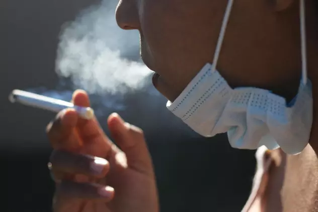 Controverse în SUA. Mai multe state acordă prioritate fumătorilor, în primele etape ale vaccinării anti-COVID
