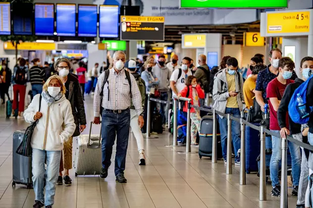 ﻿Pasagerii unei curse București-Madrid, blocați pentru a doua zi la Otopeni. Aeroportul spaniol rămâne închis din cauza furtunii de zăpadă