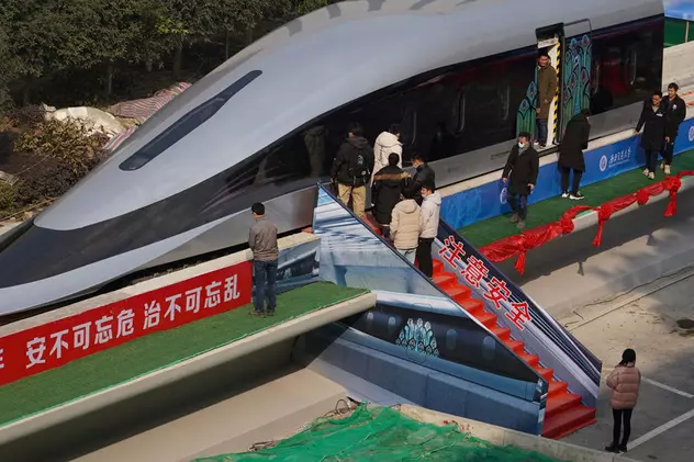 China a prezentat un prototip de tren care poate atinge viteza de 620 de kilometri pe oră
