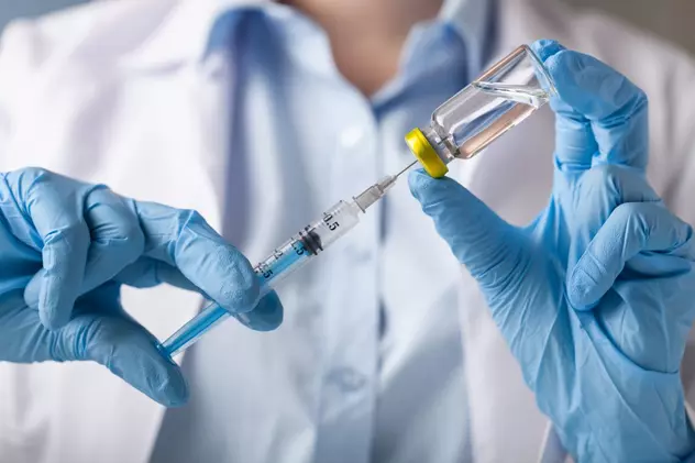 Privilegiații vaccinării: Cum reușesc superbogații, vedetele și sportivii să sară rândul pentru a primi mai devreme serul anti-COVID
