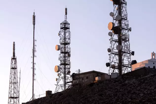 Ce știu și ce nu știu românii despre 5G. Antene de telecomunicații