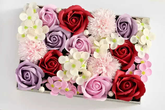 Cele mai frumoase aranjamente cu flori de săpun. Trandafirii de săpun, un cadou inedit pentru 1 și 8 Martie