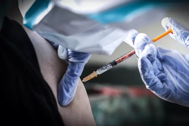 Aproape 40.000 de persoane, imunizate în ultimele 24 de ore. Valeriu Gheorghiță: „Miercuri va fi vaccinată persoana cu numărul un milion”