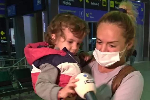 Simona Hapciuc a revenit în țară după eliminarea de la „Survivor România”. Reacția fiului de 3 ani, atunci când a văzut-o pe aeroport