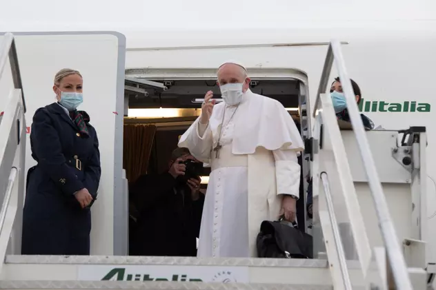 Papa Francisc a sosit în Irak, într-o vizită riscantă și istorică în țara încă afectată de conflict și confruntată cu un noul val al epidemiei COVID