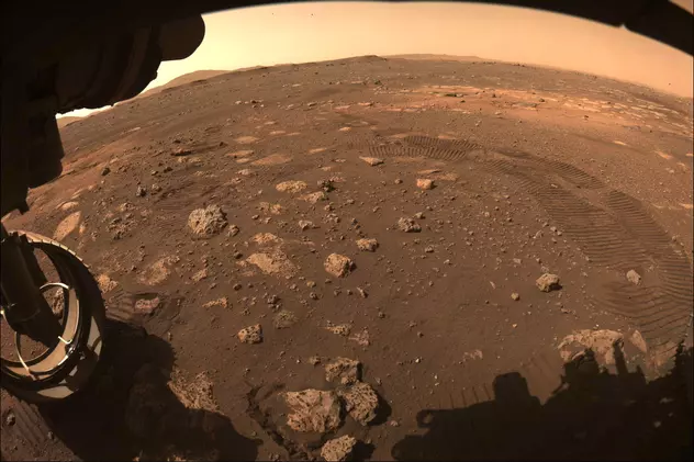 Noi imagini de pe Marte. Roverul Perseverance al NASA a dat prima tură pe planeta roșie