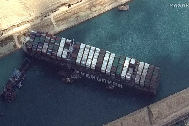 Nava blocată în Canalul Suez, un incident cu urmări din Rotterdam până în LA. Efectul dependenței de importurile din alt colț al lumii