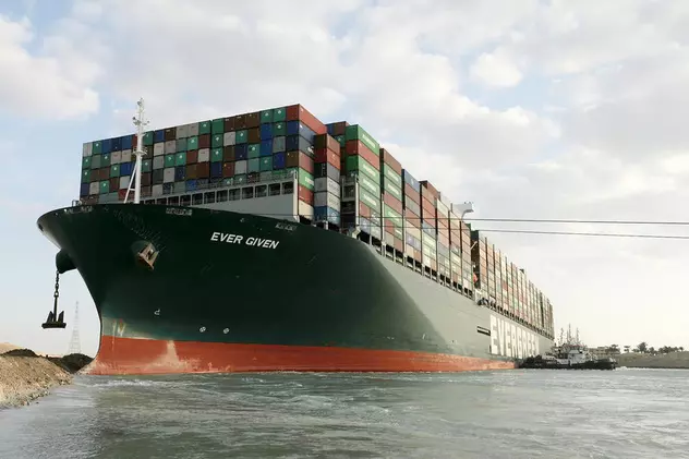 Nava Ever Given nu poate părăsi Canalul Suez. Autoritățile egiptene cer despăgubiri de 1 miliard $