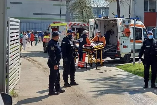 Incendiu la secția Psihiatrie a Județeanului din Slatina. 6 oameni s-au intoxicat cu fum