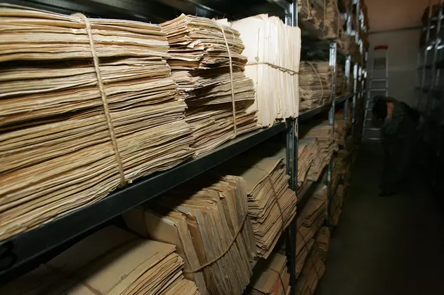 SRI predă 3.500 de documente la CNSAS. Eduard Hellvig: „Predarea întregii arhive, un obiectiv al mandatului meu”