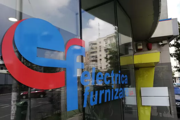 Un client din Brașov a primit o factură „umflată“ de la Electrica. Furnizorul dă vina pe distribuitor, iar acesta invocă un ordin al ANRE. Sediu Electrica Furnizare cu logo-ul companiei