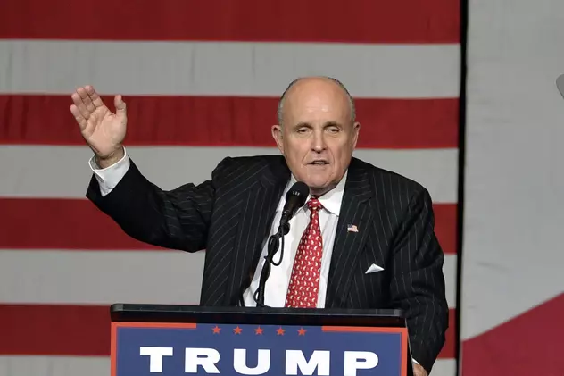 Fostul avocat al lui Trump, Rudy Giuliani, a primit Zmeura de Aur pentru apariția din Borat 2