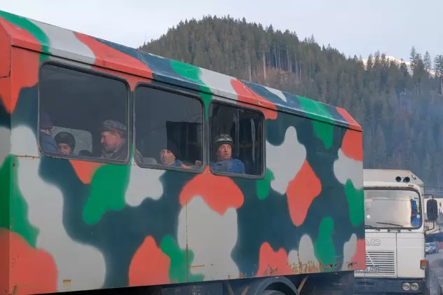 REPORTAJ. Minerii de la Crucea se simt abandonați de toată lumea. „L-am luat în brațe ca pe Dumnezeu pe George Simion”