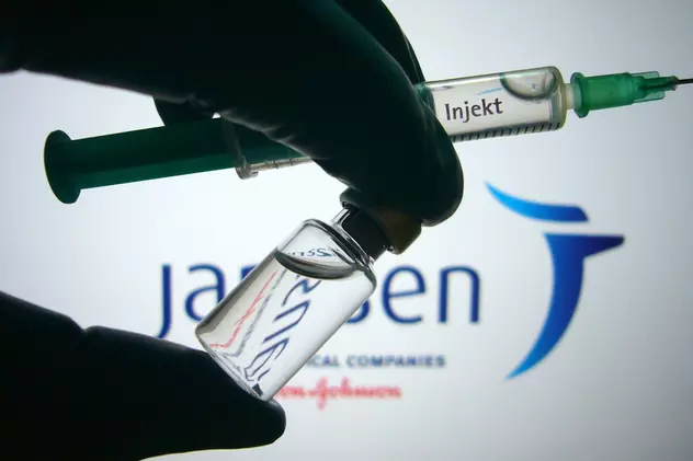 Agenția UE pentru Medicamente confirmă „o posibilă legătură” între vaccinarea cu Johnson & Johnson și cazurile „foarte rare” de cheaguri de sânge